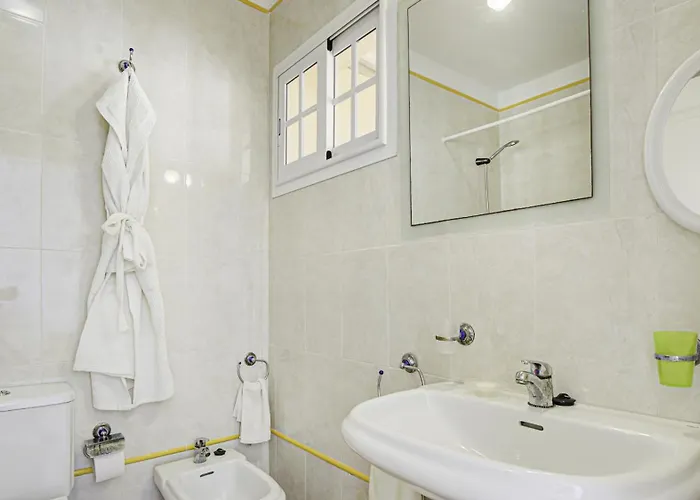 Private Terrace With Parking & Pool Appartamento