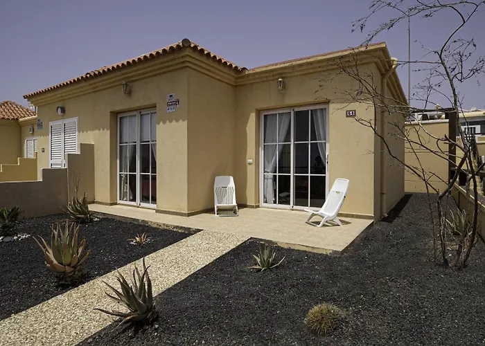 Private Terrace With Parking & Pool Apartment *